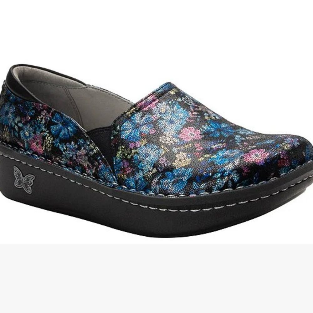 Algeria NEW Deb 7711 size 41. A beautiful  by slip on.